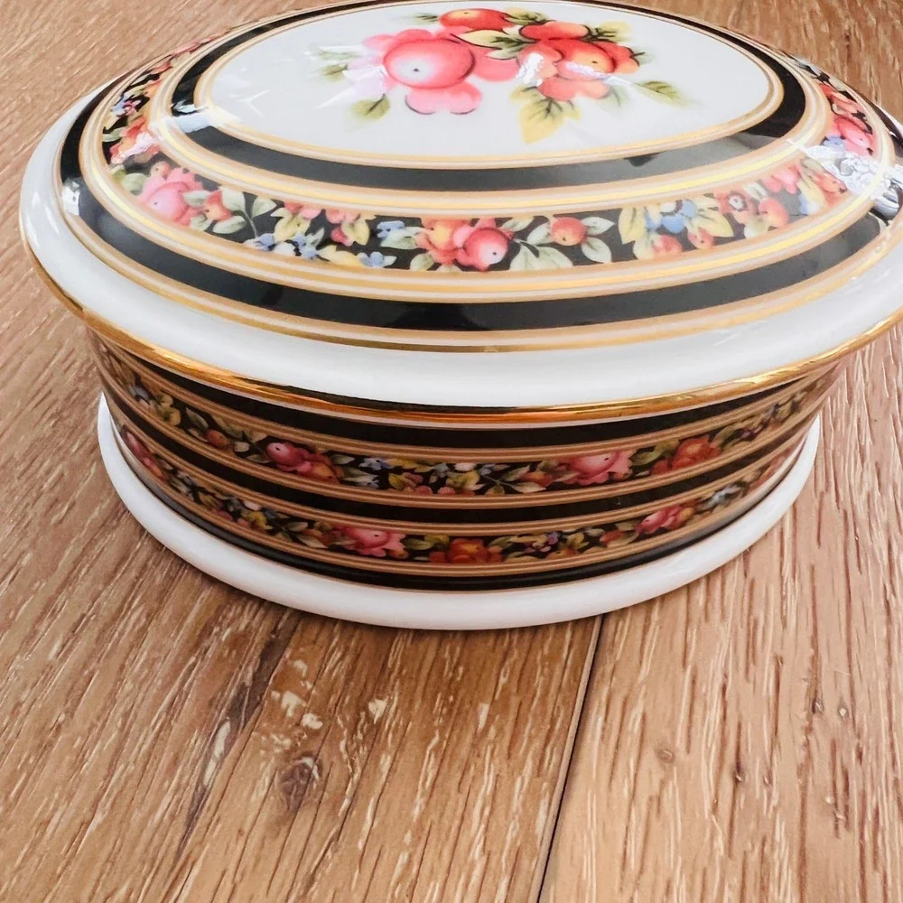 Vintage Wedgwood Clio Oval Trinket Box Bone China Floral Fruit Gold England 1992